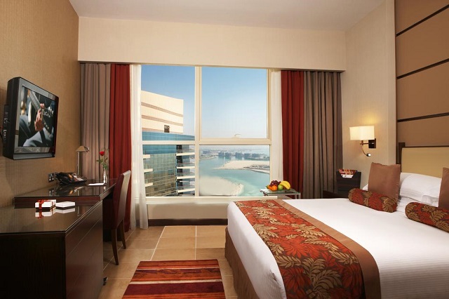 вид на Персидский залив из окна отеля в Абу-Даби
