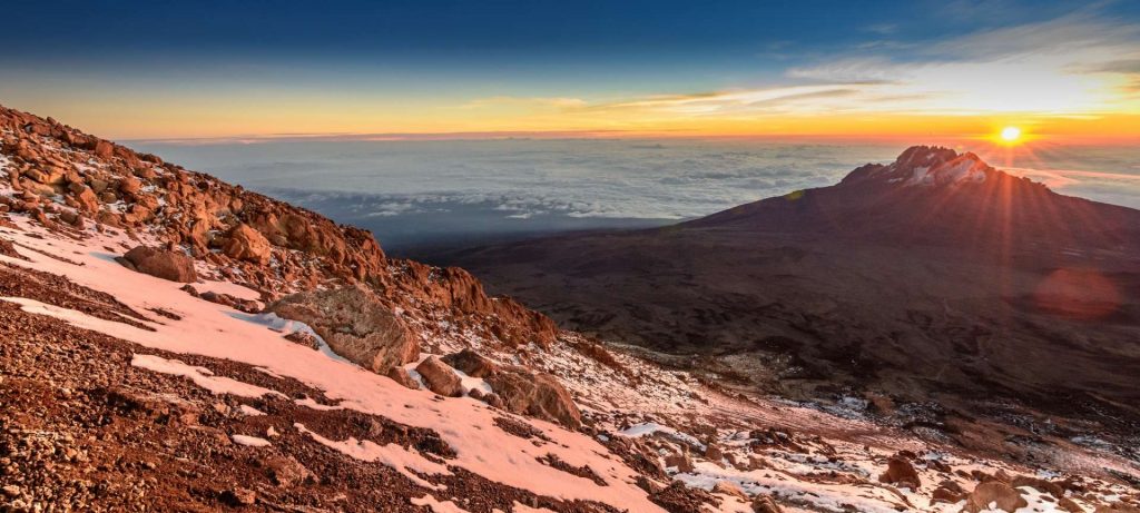 великолепный вид при восхождении по тропе Мачаме Килиманджаро