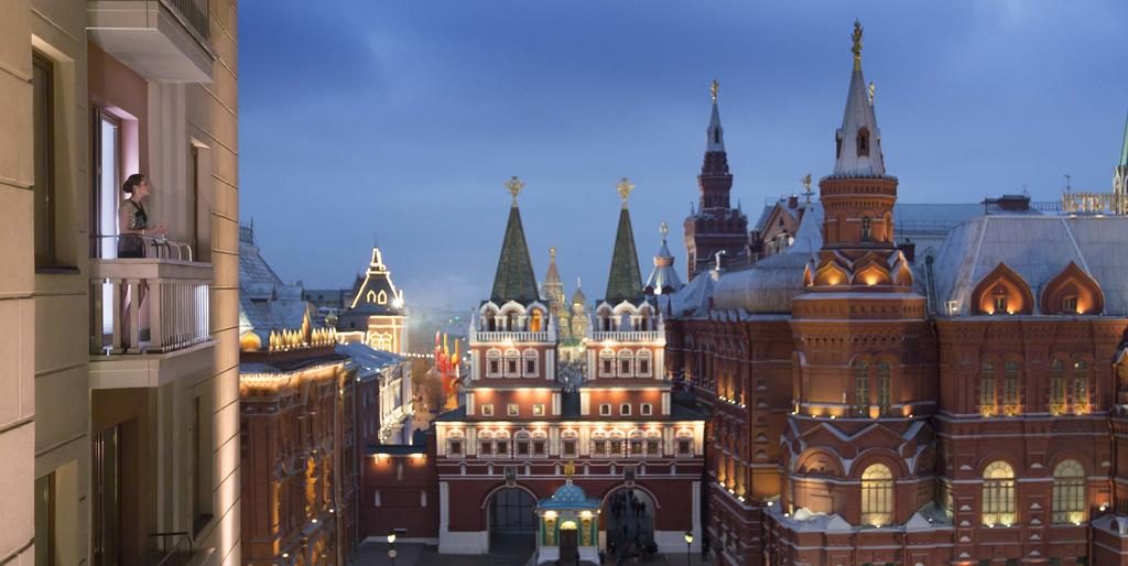 Прекрасный вид из окна отеля на московский Кремль four-seasons-hotel-moscow1