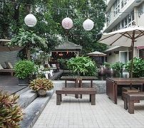 feung-nakorn-balcony-rooms-and-cafe-1