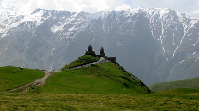 Красивый вид на горы в Грузии