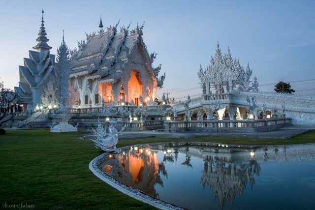 Храм ват Ронг Кхун в Таиланде