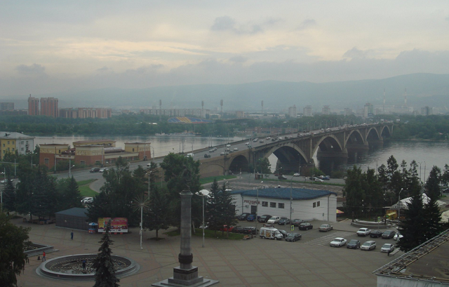 вид на мост через Енисей в Красноярске