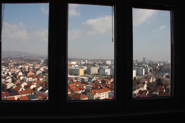 красивый вид на Загреб из окна апартаментов