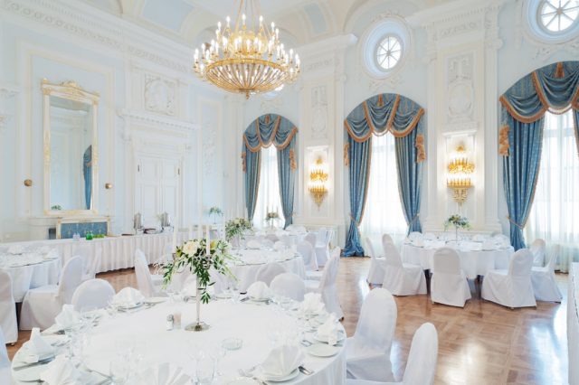 шикарный банкетный зал в отеле Москвы для проведения праздничных мероприятий