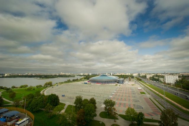 красивый вид на Минск и парковую зону из окон отеля Арена-Минск