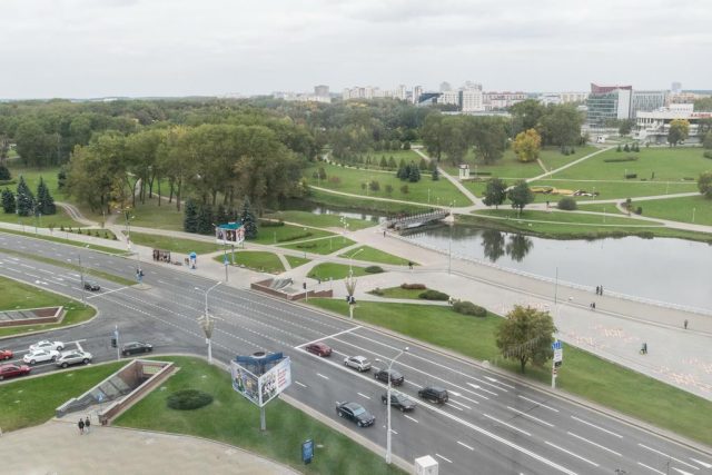 красивый вид на Минск и парковую зону из окон отеля Юбилейный