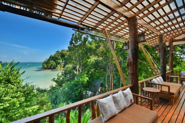 отели Resort в Краби Таиланд с балконом и видом на море и пляж