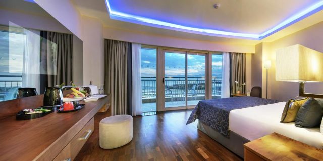 Liberty Hotels Lara - балкон с видом на море