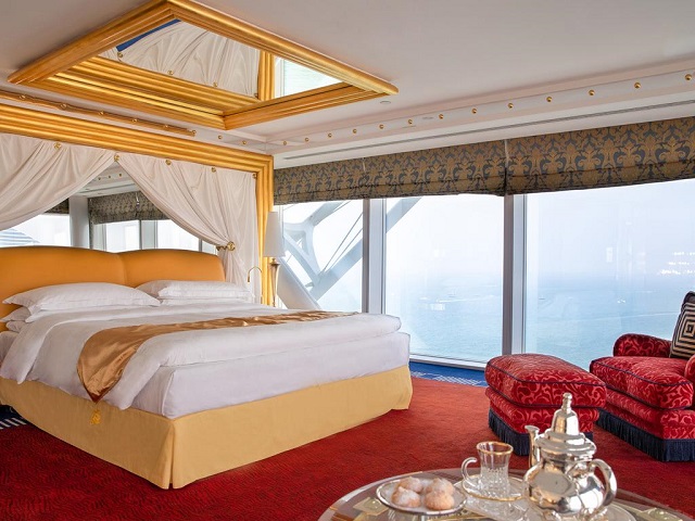 отель с панорамными окнами в Дубае