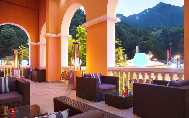 отель в горнолыжном курорте Роза-Хутор с красивым видом на горы