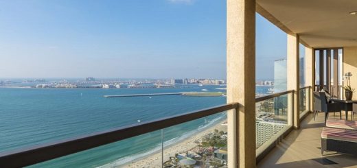 вид с балкона отеля на море в Дубае