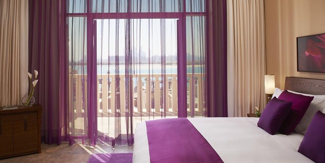 отель в Дубае с видом на морской пейзаж