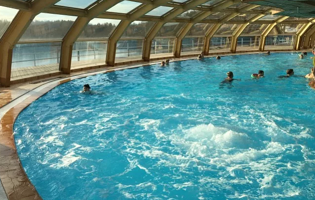 понорамный бассейн в отеле Подмосковья