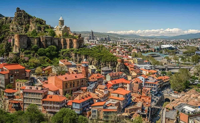 Отели и апартаменты Тбилиси с красивым видом на город и горы