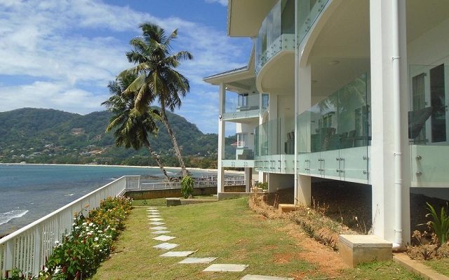 vallonend-beachfront-villa-with-excellent-view