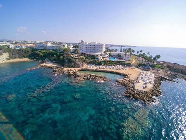Лучшие отели Пафоса рядом с пляжем с каменистым дном